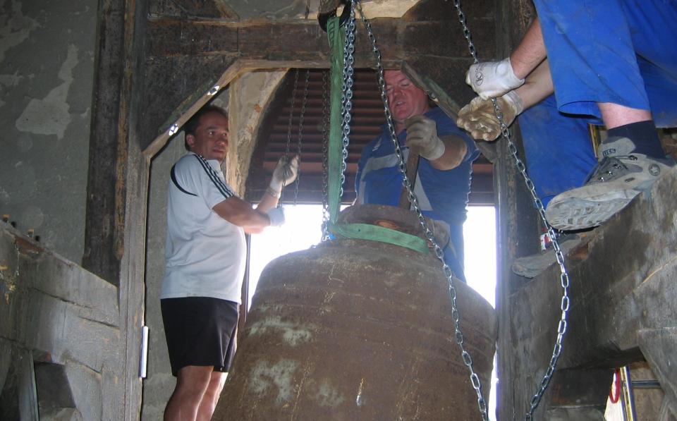 Demontage der alten Stahlglocken Paldau